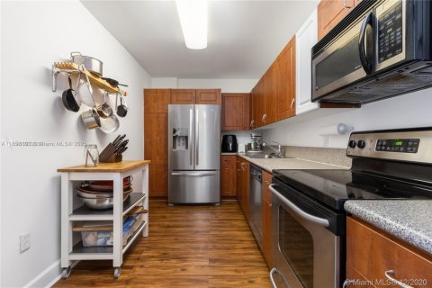 Condo in Miami Beach, Florida, 1 bedroom  № 1880096 - photo 3