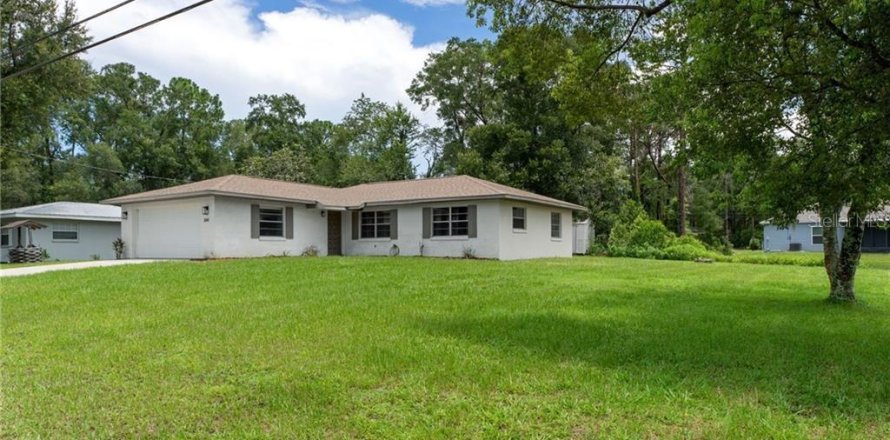 House in Inverness, Florida 3 bedrooms, 122.63 sq.m. № 1855628