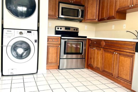 Condo in Miami, Florida, 3 bedrooms  № 2069526 - photo 8