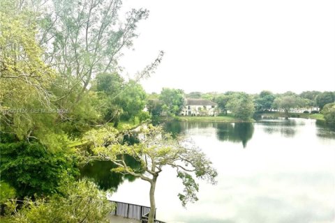 Condo in Miami, Florida, 3 bedrooms  № 2069526 - photo 19