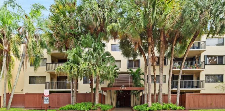 Condo in Miami, Florida, 3 bedrooms  № 2069526