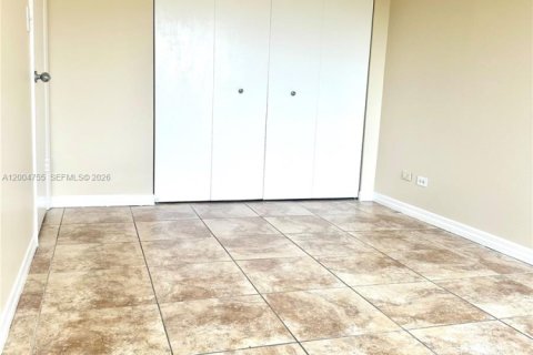 Condo in Miami, Florida, 3 bedrooms  № 2069526 - photo 16