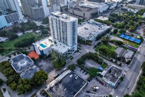 Propiedad comercial en venta en Miami, Florida № 2085000 - foto 21
