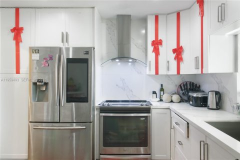 Villa ou maison à vendre à Pembroke Pines, Floride: 3 chambres, 126.72 m2 № 2021945 - photo 13