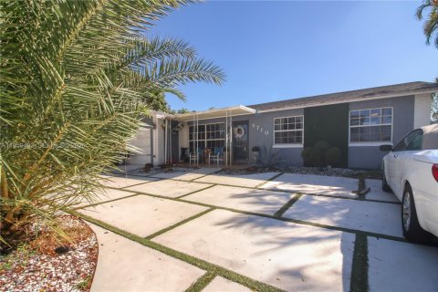 Villa ou maison à vendre à Pembroke Pines, Floride: 3 chambres, 126.72 m2 № 2021945 - photo 28