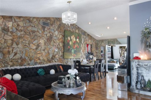 Villa ou maison à vendre à Pembroke Pines, Floride: 3 chambres, 126.72 m2 № 2021945 - photo 6