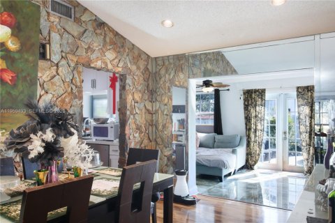 Villa ou maison à vendre à Pembroke Pines, Floride: 3 chambres, 126.72 m2 № 2021945 - photo 10