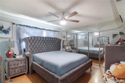 Villa ou maison à vendre à Pembroke Pines, Floride: 3 chambres, 126.72 m2 № 2021945 - photo 18