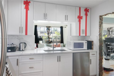 Villa ou maison à vendre à Pembroke Pines, Floride: 3 chambres, 126.72 m2 № 2021945 - photo 14