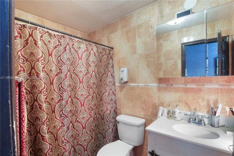 Villa ou maison à vendre à Pembroke Pines, Floride: 3 chambres, 126.72 m2 № 2021945 - photo 15