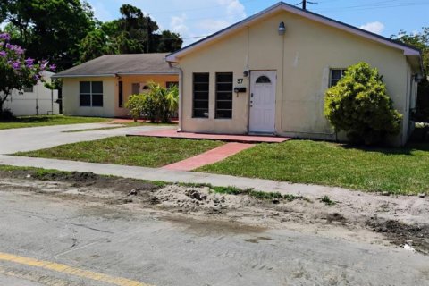 Commercial property in Dania Beach, Florida 206.89 sq.m. № 2241552