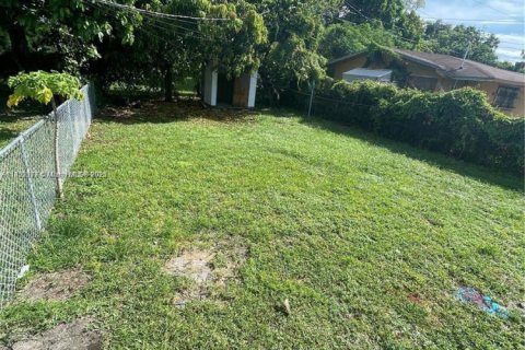 House in Miami, Florida 2 bedrooms, 183.95 sq.m. № 1953779 - photo 3