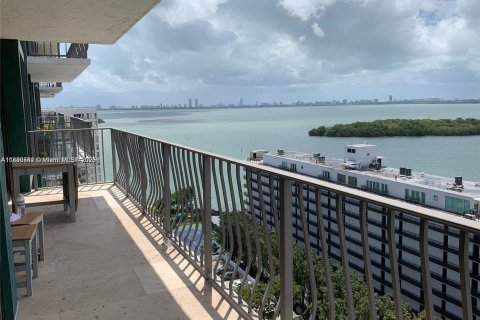 Снять в аренду кондоминиум в Майами, Флорида 2 спальни, 114.18м2, № 1951302 - фото 2