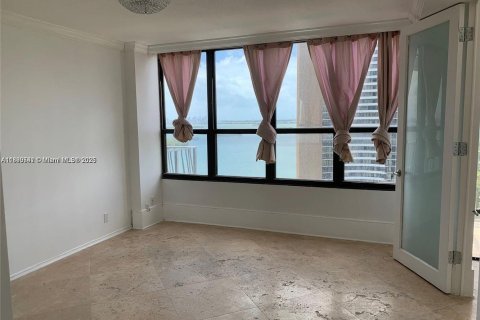 Снять в аренду кондоминиум в Майами, Флорида 2 спальни, 114.18м2, № 1951302 - фото 4