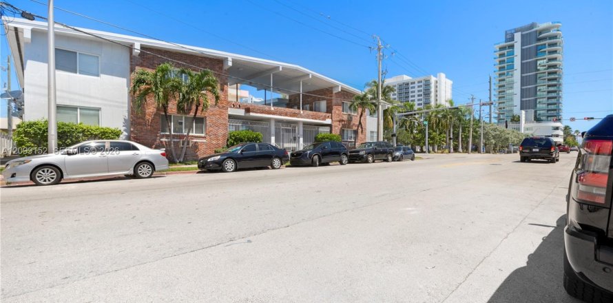 Condo in Miami Beach, Florida, 1 bedroom  № 2395016