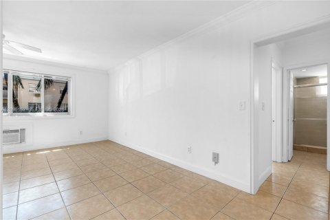 Condo in Miami Beach, Florida, 1 bedroom  № 2395016 - photo 12