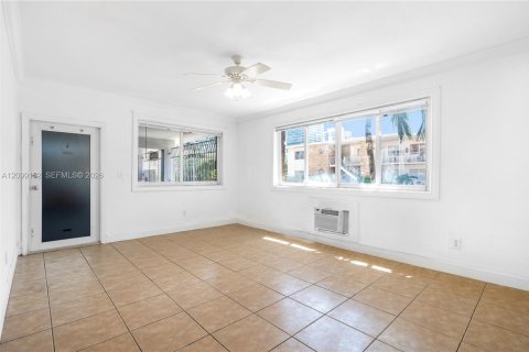 Condo in Miami Beach, Florida, 1 bedroom  № 2395016 - photo 10