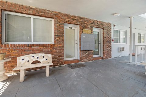 Condo in Miami Beach, Florida, 1 bedroom  № 2395016 - photo 20