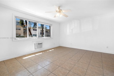 Condo in Miami Beach, Florida, 1 bedroom  № 2395016 - photo 9