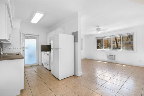 Condo in Miami Beach, Florida, 1 bedroom  № 2395016 - photo 6