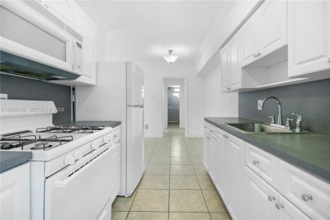 Condo in Miami Beach, Florida, 1 bedroom  № 2395016 - photo 8