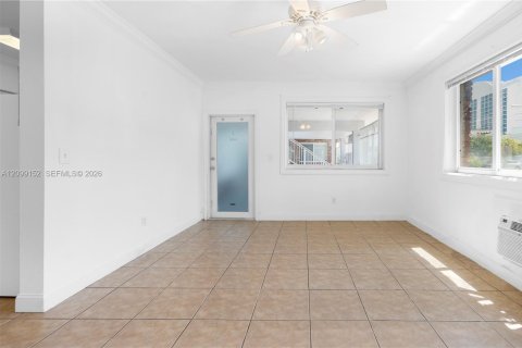 Condo in Miami Beach, Florida, 1 bedroom  № 2395016 - photo 3