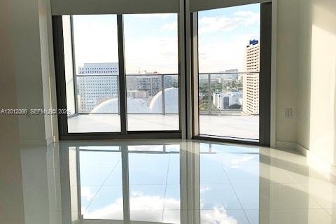 Condominio en venta en Miami, Florida, 1 dormitorio, 110.09 m2 № 2074814 - foto 5