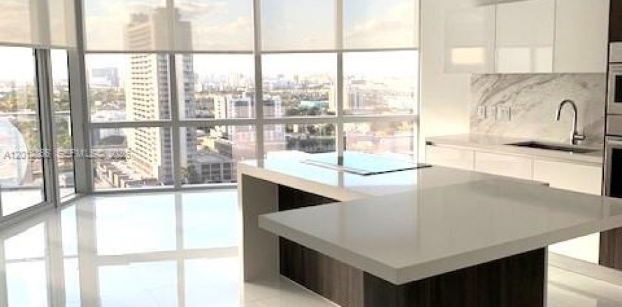 Condominio en Miami, Florida, 1 dormitorio  № 2074814