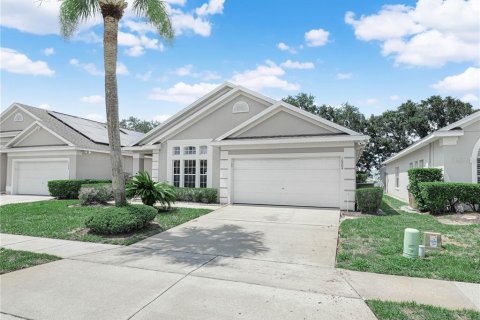 House in Clermont, Florida 3 bedrooms, 148.92 sq.m. № 2228412 - photo 2