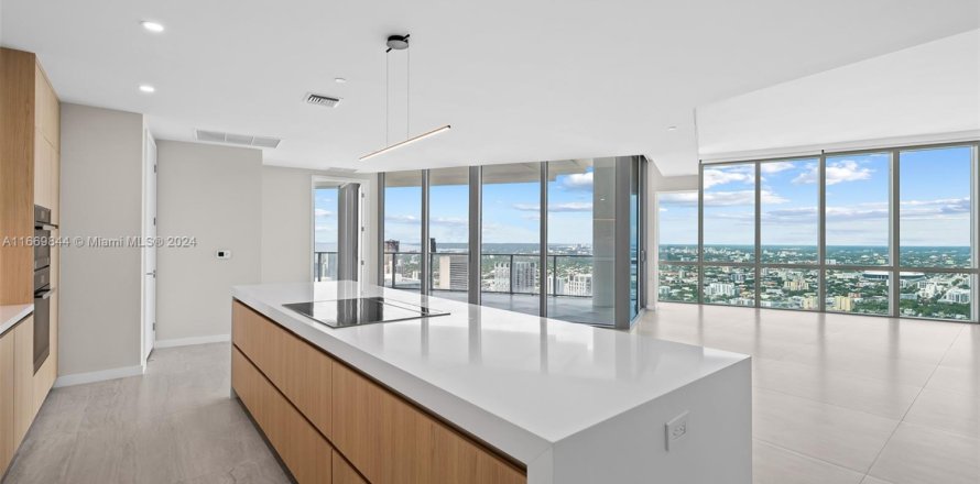 Condominio en Miami, Florida, 4 dormitorios  № 2035457
