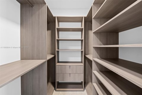 Condominio en venta en Miami, Florida, 4 dormitorios, 307.69 m2 № 2035457 - foto 25