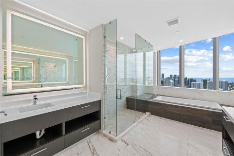 Condominio en venta en Miami, Florida, 4 dormitorios, 307.69 m2 № 2035457 - foto 19