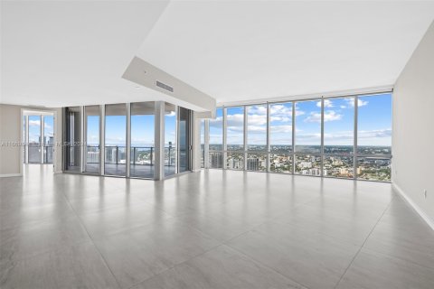 Condominio en venta en Miami, Florida, 4 dormitorios, 307.69 m2 № 2035457 - foto 17