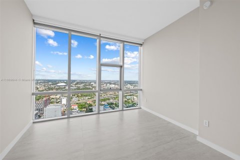 Condominio en venta en Miami, Florida, 4 dormitorios, 307.69 m2 № 2035457 - foto 27
