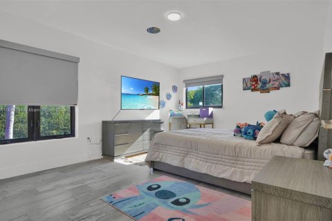 House in Coral Gables, Florida 4 bedrooms, 283.72 sq.m. № 2062492 - photo 20