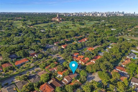 House in Coral Gables, Florida 4 bedrooms, 283.72 sq.m. № 2062492 - photo 2