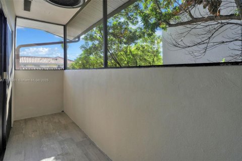 House in Coral Gables, Florida 4 bedrooms, 283.72 sq.m. № 2062492 - photo 22