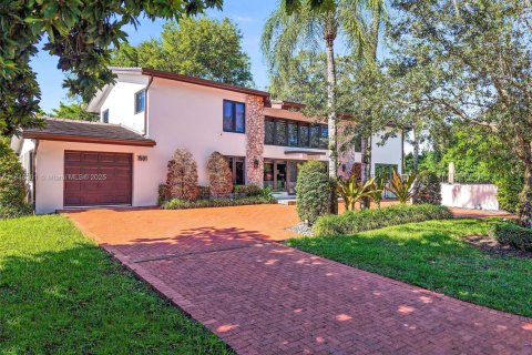House in Coral Gables, Florida 4 bedrooms, 283.72 sq.m. № 2062492