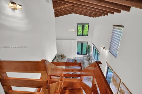 House in Coral Gables, Florida 4 bedrooms, 283.72 sq.m. № 2062492 - photo 16