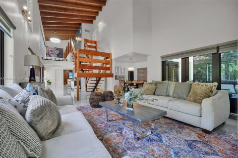 House in Coral Gables, Florida 4 bedrooms, 283.72 sq.m. № 2062492 - photo 14