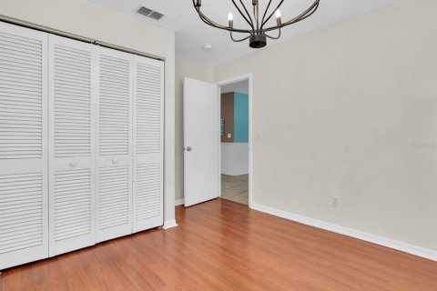 House in Saint Petersburg, Florida 4 bedrooms, 114.73 sq.m. № 1586123 - photo 12