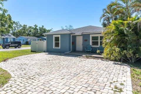 House in Saint Petersburg, Florida 4 bedrooms, 114.73 sq.m. № 1586123 - photo 29