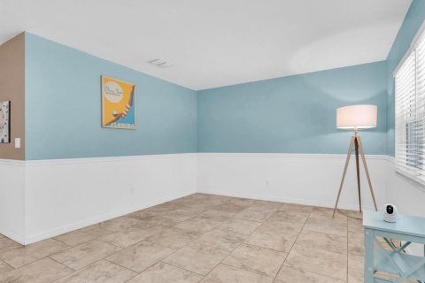 House in Saint Petersburg, Florida 4 bedrooms, 114.73 sq.m. № 1586123 - photo 8