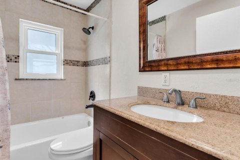 House in Saint Petersburg, Florida 4 bedrooms, 114.73 sq.m. № 1586123 - photo 22