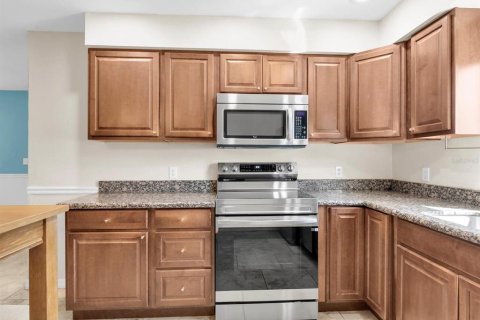 House in Saint Petersburg, Florida 4 bedrooms, 114.73 sq.m. № 1586123 - photo 6