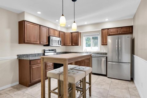 House in Saint Petersburg, Florida 4 bedrooms, 114.73 sq.m. № 1586123 - photo 4