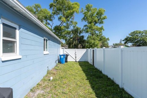 House in Saint Petersburg, Florida 4 bedrooms, 114.73 sq.m. № 1586123 - photo 24