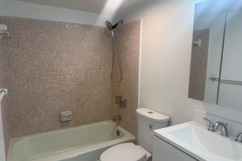 Снять в аренду квартиру в Уэст-Палм-Бич, Флорида 3 комнаты, 81.75м2, № 2260533 - фото 6