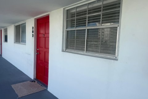 Квартира в Уэст-Палм-Бич, Флорида 3 комнаты, 81.75м2 № 2260533