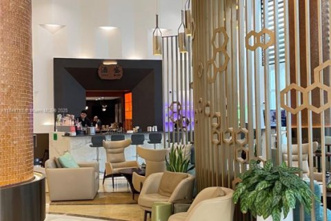 Condominio en venta en Sunny Isles Beach, Florida, 61.69 m2 № 1940183 - foto 16